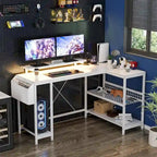 Petit bureau de jeu avec prises de courant