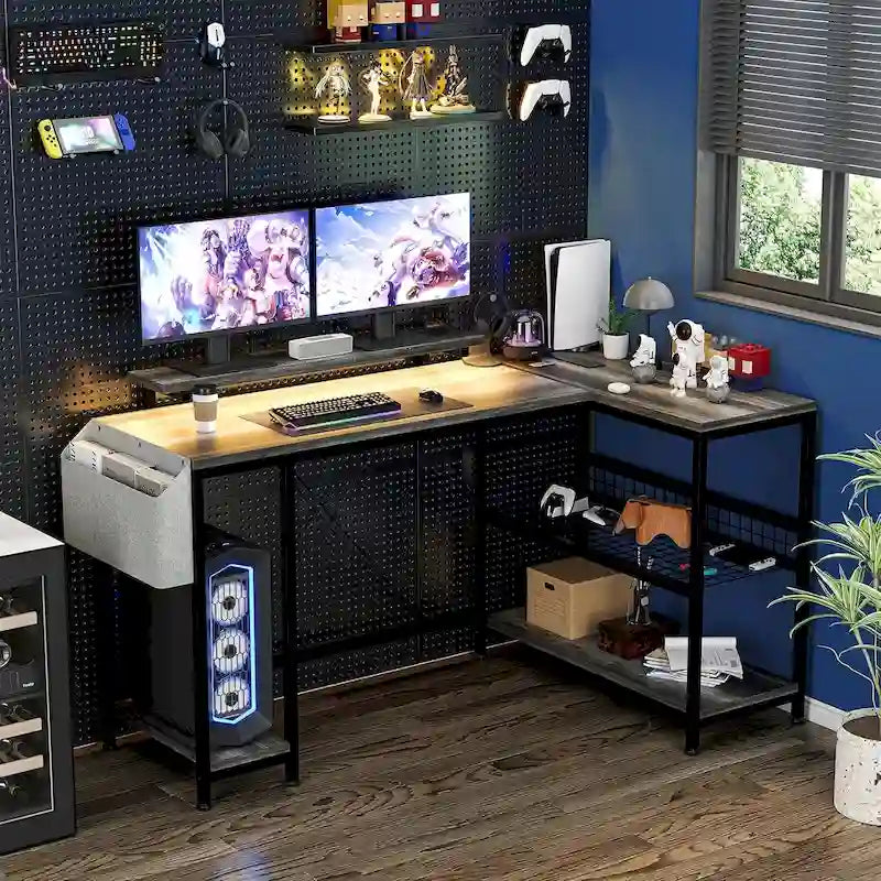 Petit bureau de jeu avec prises de courant