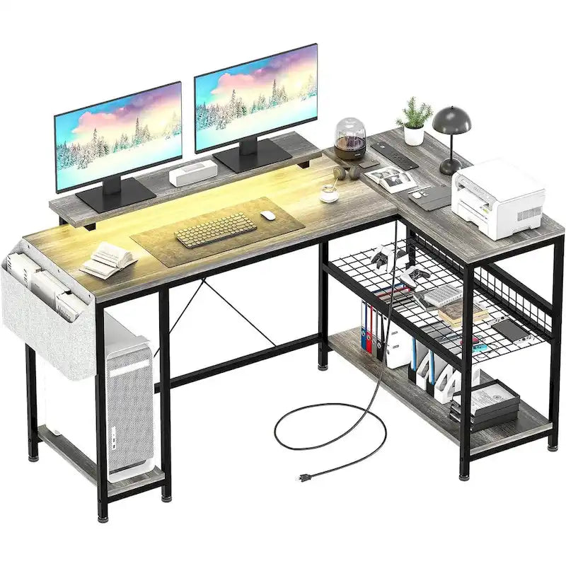 Petit bureau de jeu avec prises de courant