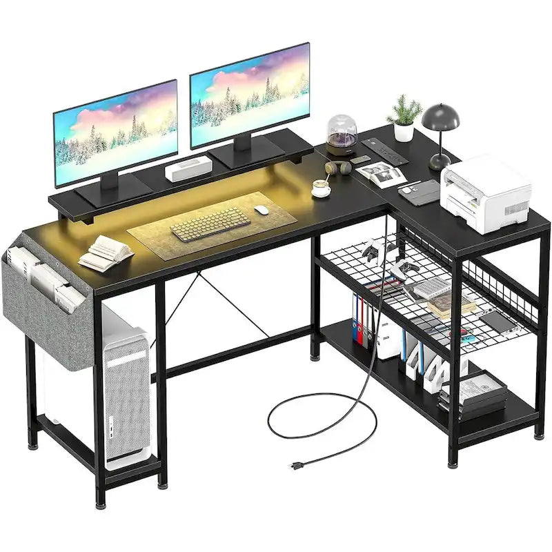 Petit bureau de jeu avec prises de courant
