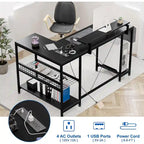 Petit bureau de jeu avec prises de courant