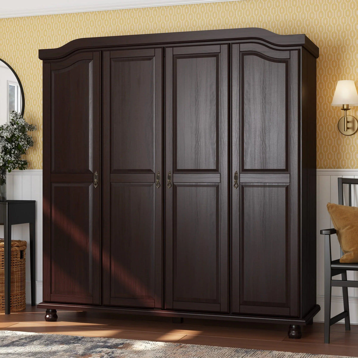 Armoire-penderie Kyle à 4 portes en bois massif 100 % Palace Imports, avec portes en bois massif ou miroir