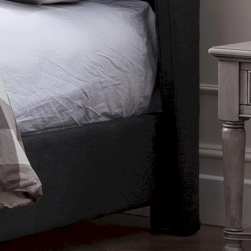 Ensemble de lit queen tapissé en tissu tufté, lit plateforme moderne du milieu du siècle avec tête de lit