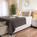 Ensemble de lit queen tapissé en tissu tufté, lit plateforme moderne du milieu du siècle avec tête de lit