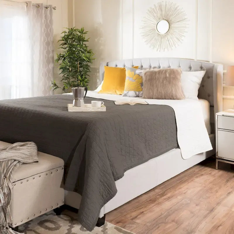 Ensemble de lit queen tapissé en tissu tufté, lit plateforme moderne du milieu du siècle avec tête de lit
