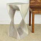 Tabouret torsion en bois massif 12"x12"x23", tabouret d'appoint sculptural fait à la main, finition huile grise