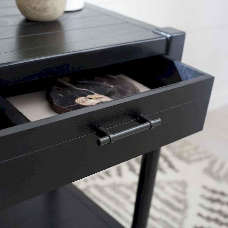 Table d'appoint à 1 tiroir avec pieds tournés et détails sculptés, 48 cm L x 40 cm P x 66 cm H